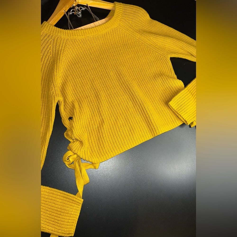Moon & Madison Mustard Lace Up Sided Crew Cropped Sweater Size Medium EUC